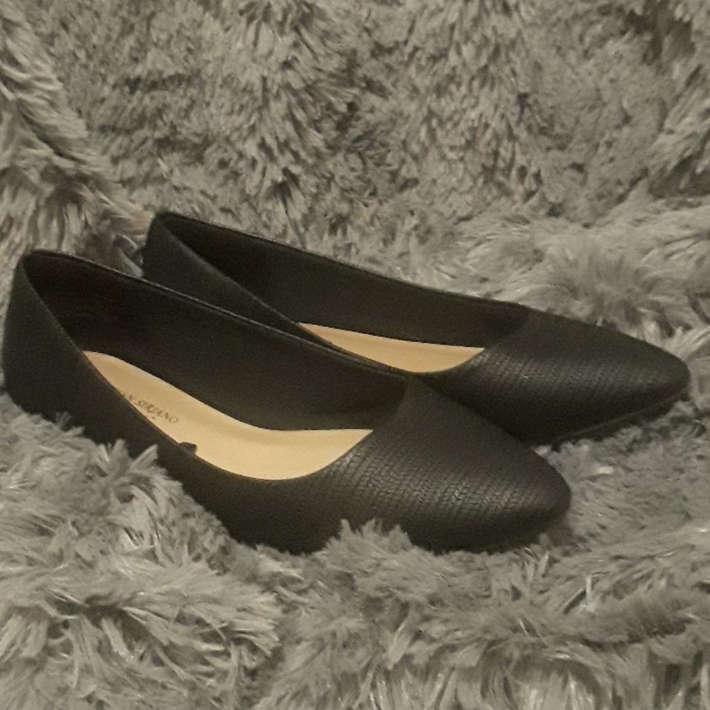 Pointed Black Flats
